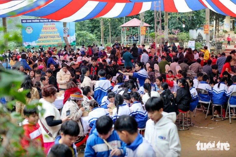 Báo Tuổi Trẻ tổ chức chương trình "Phở yêu thương 2024" đến đồng bào vùng cao tỉnh Lào Cai