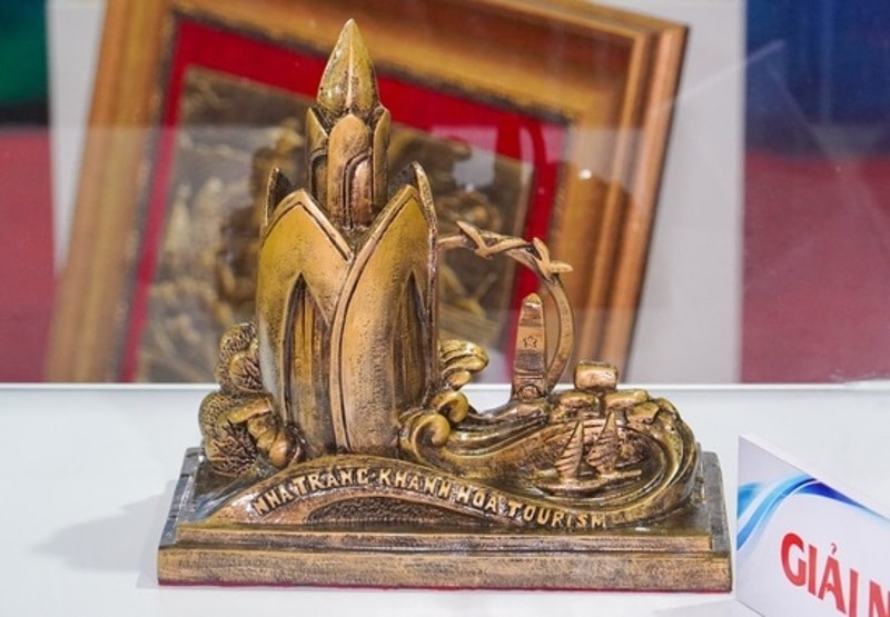 Tác phẩm về vẻ đẹp Nha Trang được tỉnh Khánh Hòa chọn làm quà tặng du lịch