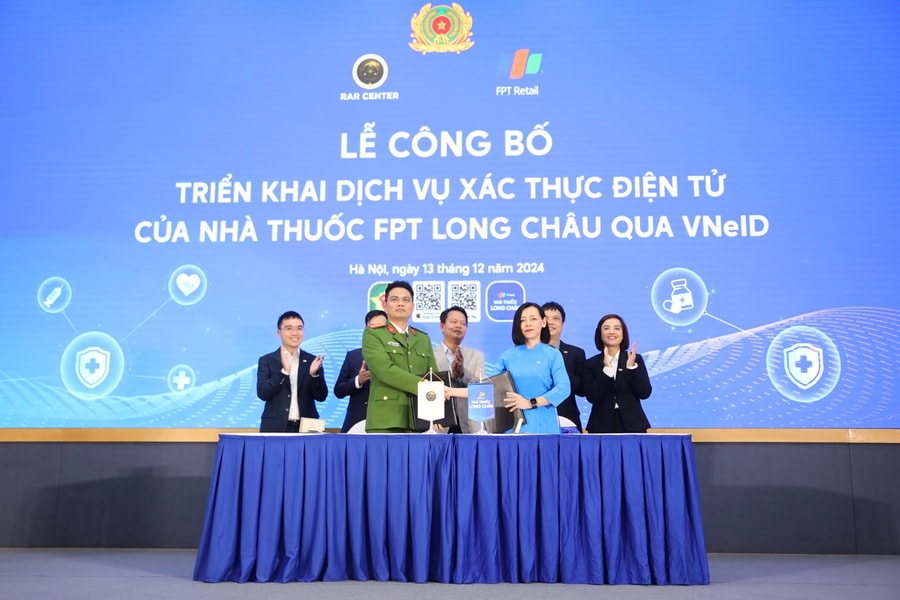 Người dân sắp có thể dùng VNeID để mua thuốc trực tuyến từ FPT Long Châu
