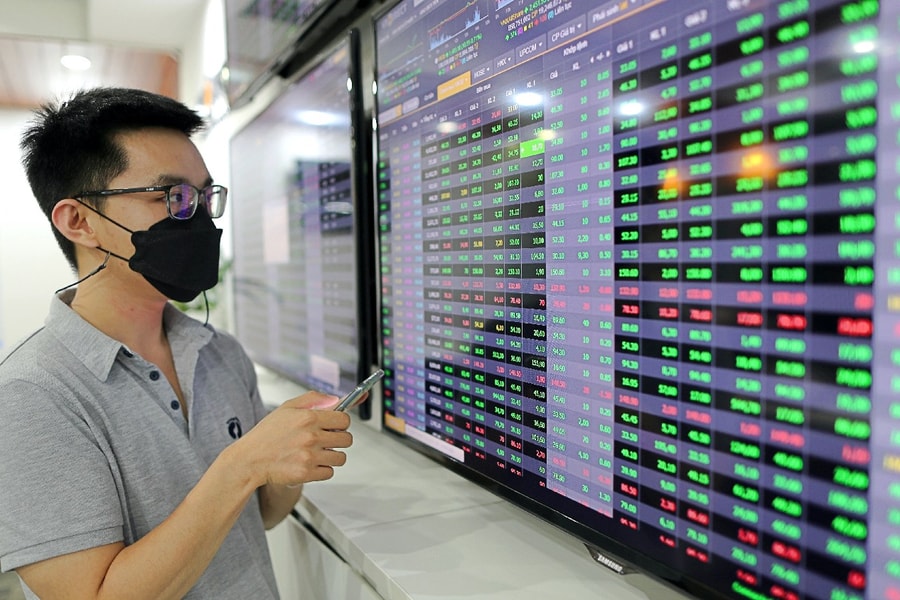 Thêm 2 doanh nghiệp trên sàn chứng khoán bị UBCKNN xử phạt giữa tháng 12/2024