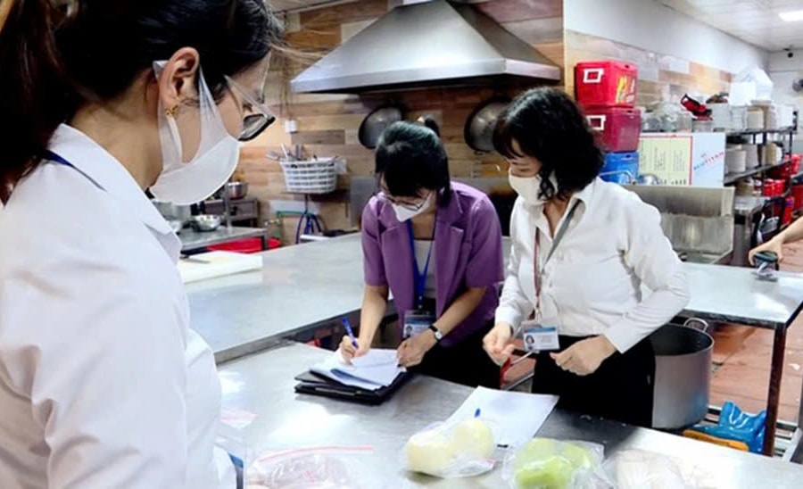 Quảng Ninh: Tăng cường phát hiện, xử lý nghiêm các vụ việc vi phạm về an toàn thực phẩm