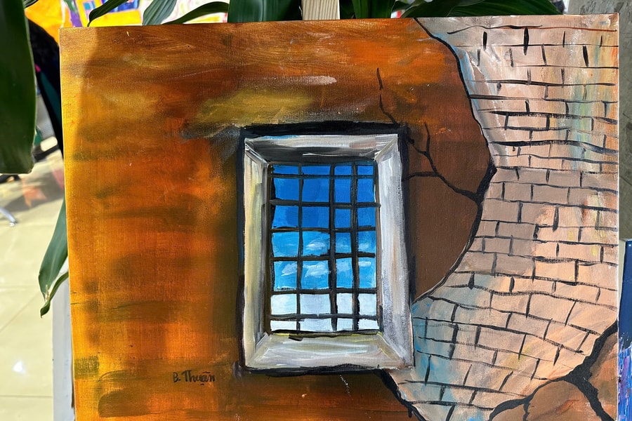 Chiêm ngưỡng 'Nét vẽ tình thân' của nhóm hoạ sĩ tài hoa tại Hà Nội