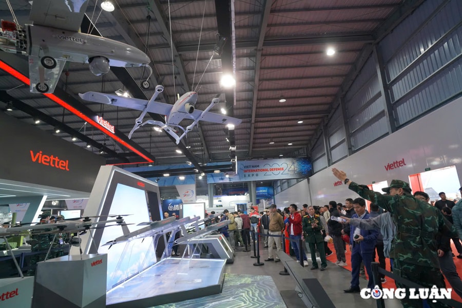 Hàng nghìn người 'chen chân' xem triển lãm quốc phòng quốc tế Việt Nam 2024