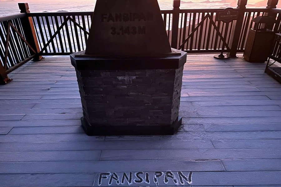 Sáng nay băng tuyết xuất hiện trên núi Fan Si Pan (Sa Pa)