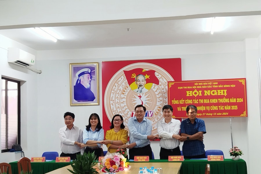 Cụm thi đua Hội Nhà báo các tỉnh Bắc sông Hậu ký kết giao ước thi đua năm 2025