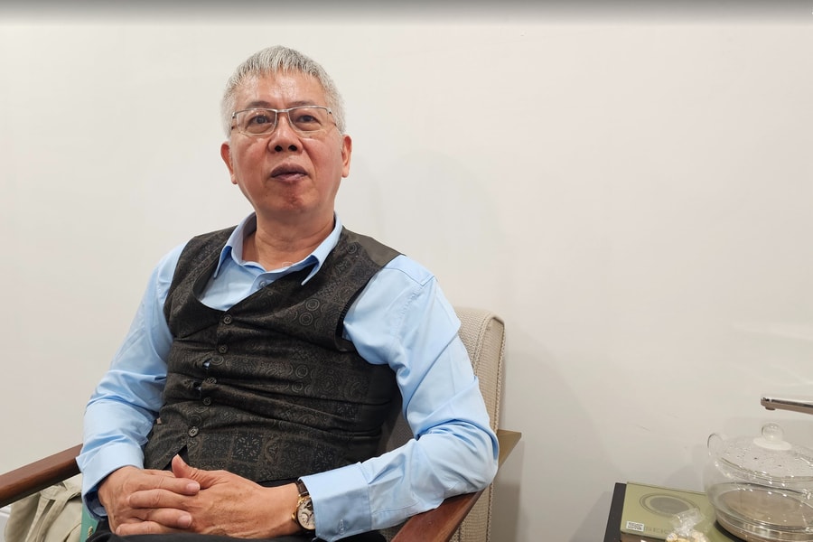 Hai màu sáng -  tối đan xen