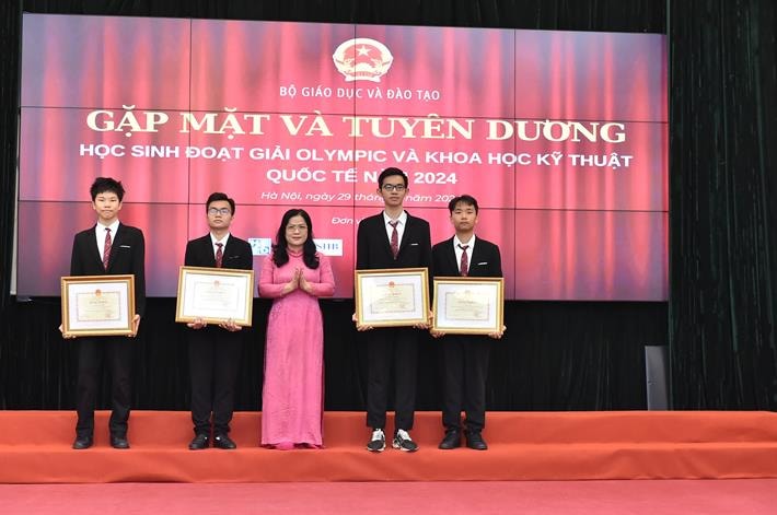 Thành Tích đáng tự hào của các đoàn học sinh Việt Nam tại các kỳ thi Olympic Quốc Tế các môn học 2024