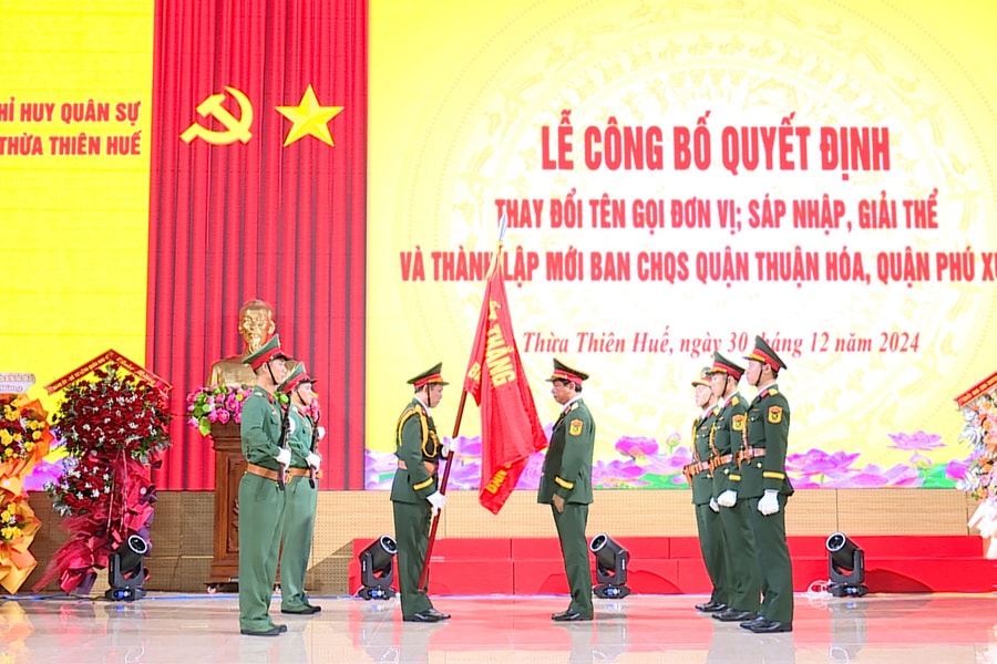 Công bố Quyết định về đổi tên Bộ Chỉ huy Quân sự tỉnh Thừa Thiên Huế