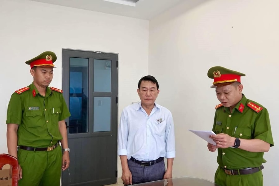 Khởi tố nguyên Chủ tịch UBND phường ở Bình Thuận liên quan xác nhận cấp sổ đỏ