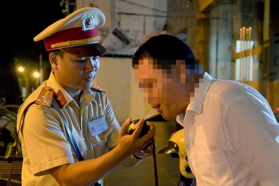 Người điều khiển ô tô không chấp hành yêu cầu kiểm tra nồng độ cồn bị phạt từ 30-40 triệu đồng