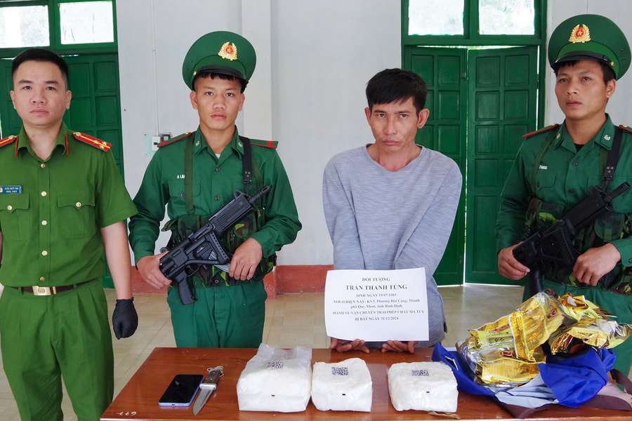 Kon Tum: Bắt đối tượng vận chuyển 3kg ma túy từ Lào về Việt Nam với 15 triệu tiền công
