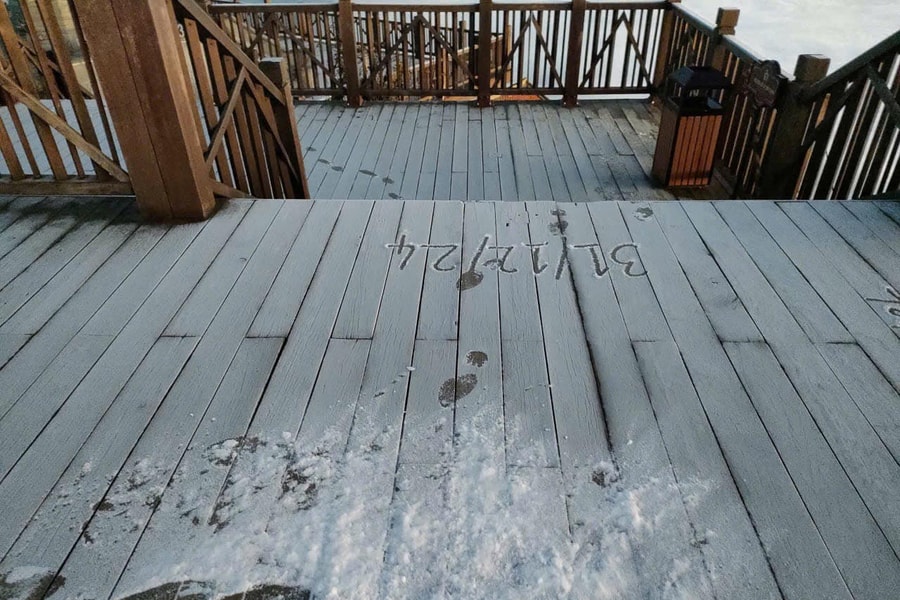 Sáng sớm nay, đỉnh núi Fansipan (Sa Pa) lại xuất hiện băng tuyết