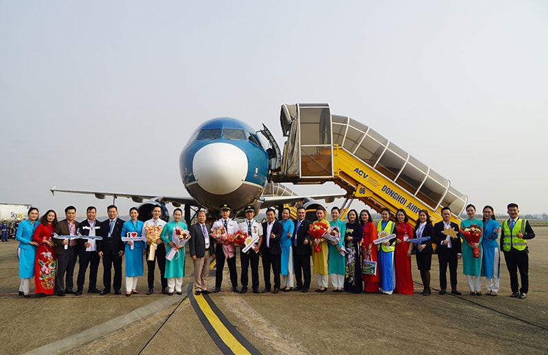 Quảng Bình đón đoàn khách 'xông đất' du lịch năm 2025 bằng đường hàng không