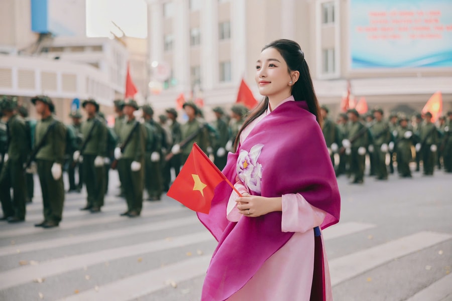 Ca sĩ Phạm Thu Hà chào năm mới với album 'Đi qua miền nhớ'