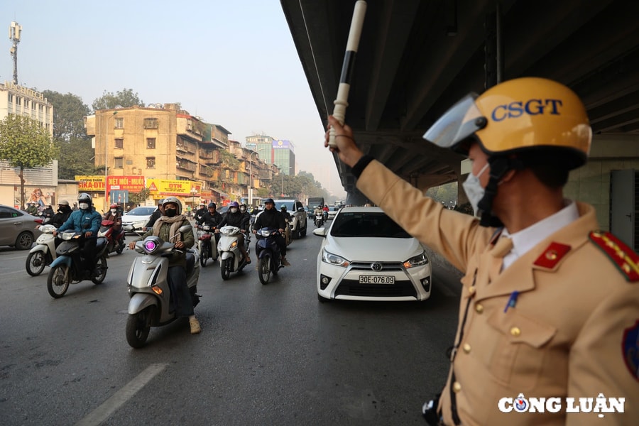 Người dân có thể gửi thông tin, hình ảnh phản ánh vi phạm giao thông qua nhiều ứng dụng