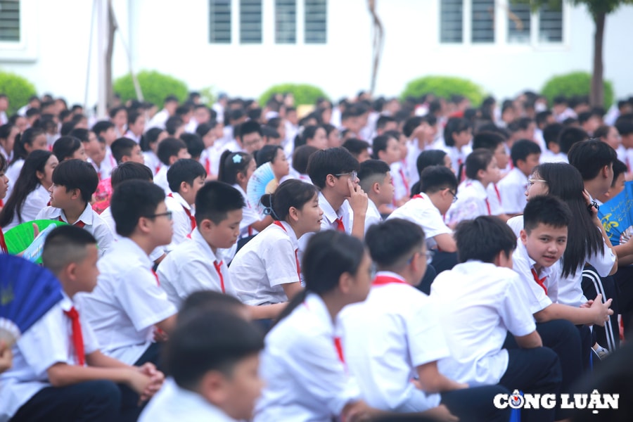 Nóng: Nhiều quy định cấm giáo viên dạy thêm học thêm có thu tiền trong và ngoài nhà trường