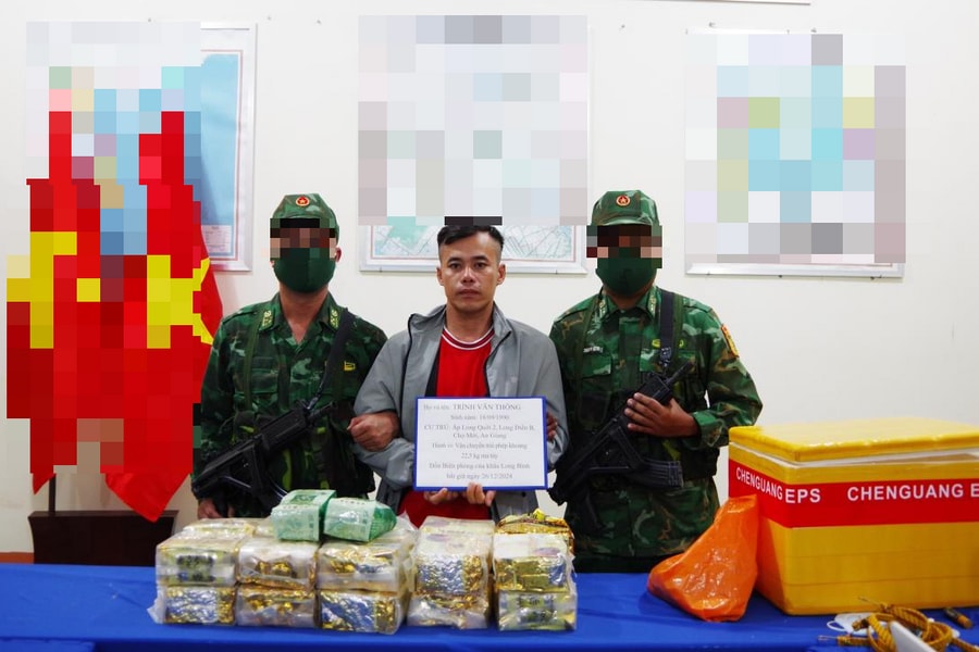 Bắt giữ đối tượng vận chuyển hơn 22 kg ma túy từ Campuchia về Việt Nam