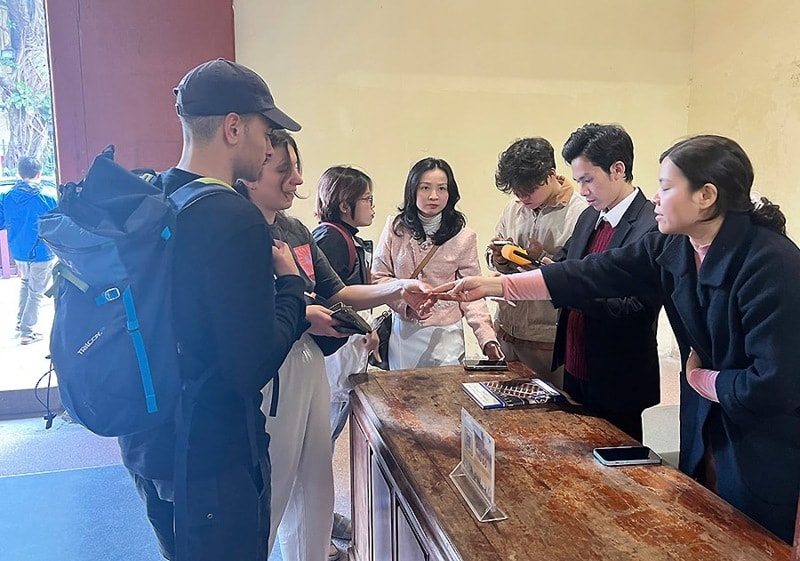 Hà Nội thí điểm hệ thống vé điện tử mới tại hai di tích