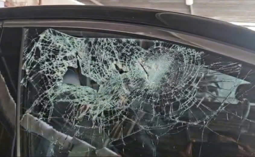 TP HCM: Truy tìm nam thanh niên đập phá ô tô của tài xế công nghệ