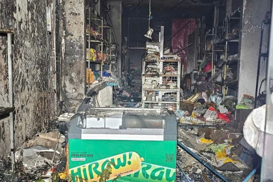 Cháy cửa hàng thú cưng, vựa ve chai ở TP HCM