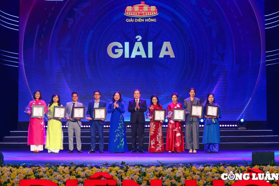 Tôn vinh người làm báo tâm sáng, bút sắc, trí bền, đồng hành cùng Quốc hội