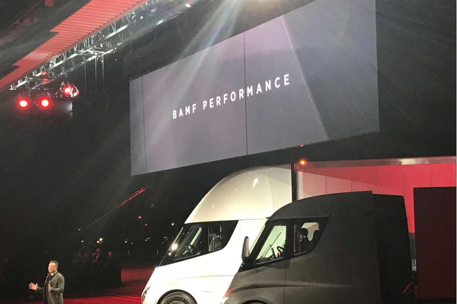 JPMorgan: Tesla có thể mất 40% lợi nhuận khi Tổng thống Donald Trump nhậm chức