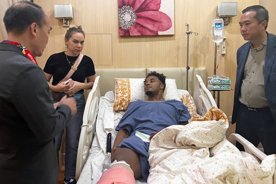 Tiền đạo Xuân Son trấn an người hâm mộ sau chấn thương kinh hoàng