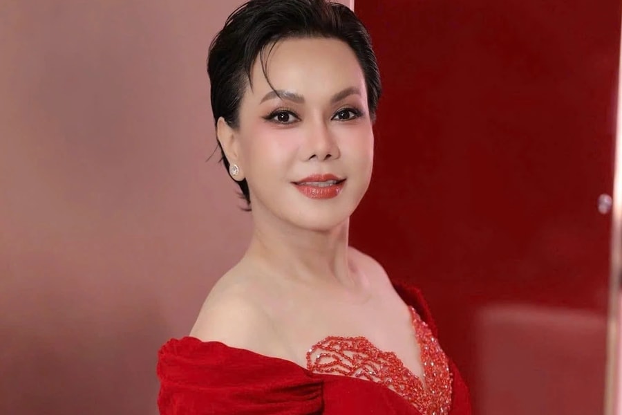 Diễn viên Việt Hương tặng 80 triệu đồng động viên cầu thủ Xuân Son