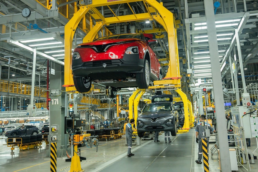 Sản xuất ô tô trong nước tăng vọt nhờ chính sách giảm lệ phí trước bạ
