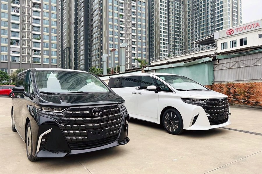 Mẫu xe MPV phổ thông đắt nhất Việt Nam bất ngờ tăng giá bán lẻ