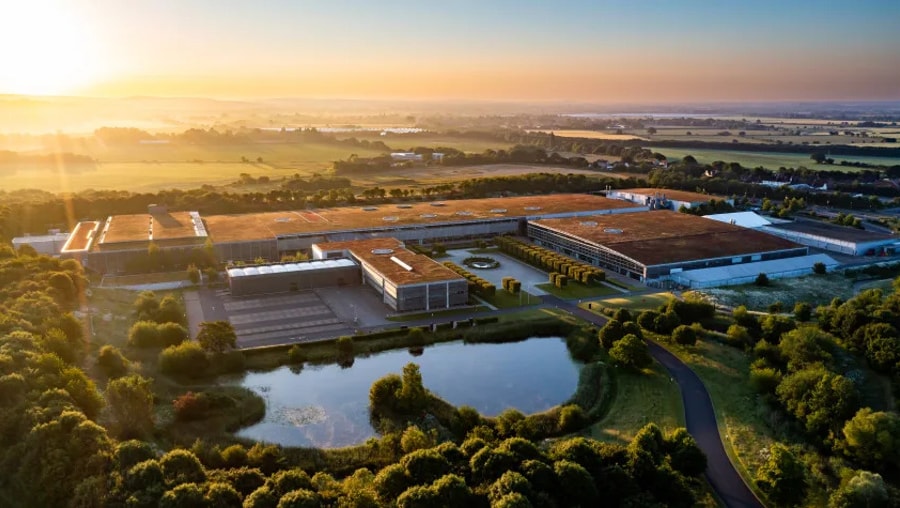 Rolls-Royce mở rộng sản xuất để đáp ứng nhu cầu xe đặt riêng