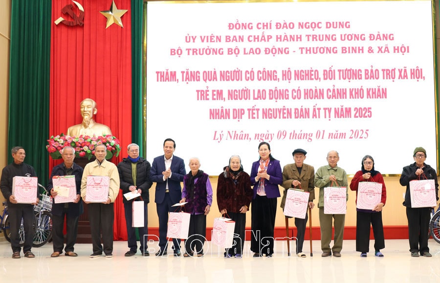 Bộ trưởng Bộ Lao động - Thương binh và Xã hội thăm, tặng quà tết tại Hà Nam