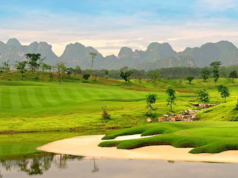 Sân golf của ông chủ người Hàn huy động trái phiếu để trả nợ