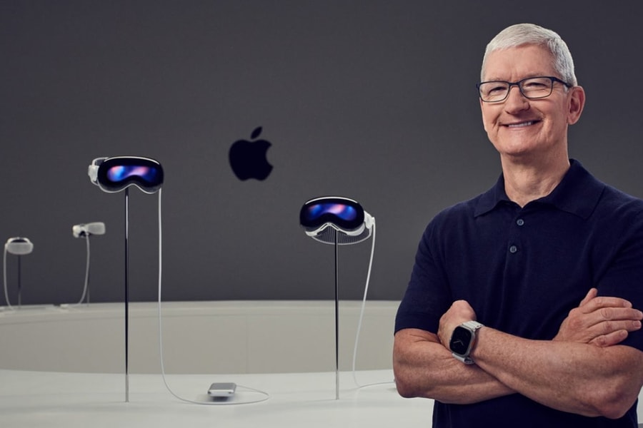 Tim Cook được tăng lương dù Apple gặp nhiều thách thức trong năm 2024