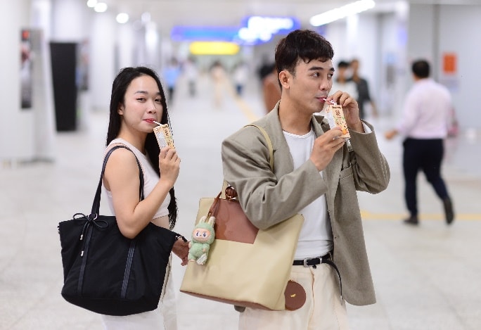 Vinamilk phục vụ miễn phí sản phẩm cho người dân check-in tại các ga metro Bến Thành – Suối Tiên