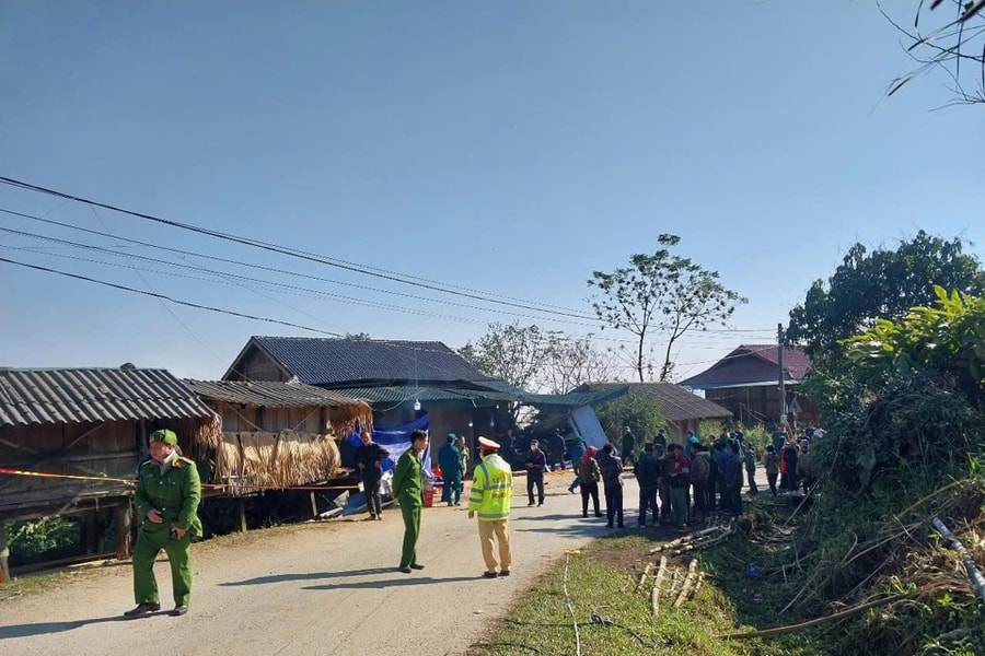 Xe ô tô tải mất lái đâm vào nhà dân khiến 6 người tử vong ở Nghệ An