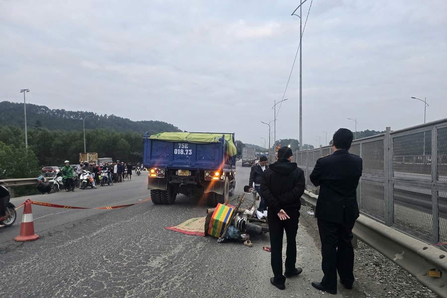 Huế: Ô tô tải va chạm với xe máy, 1 người tử vong