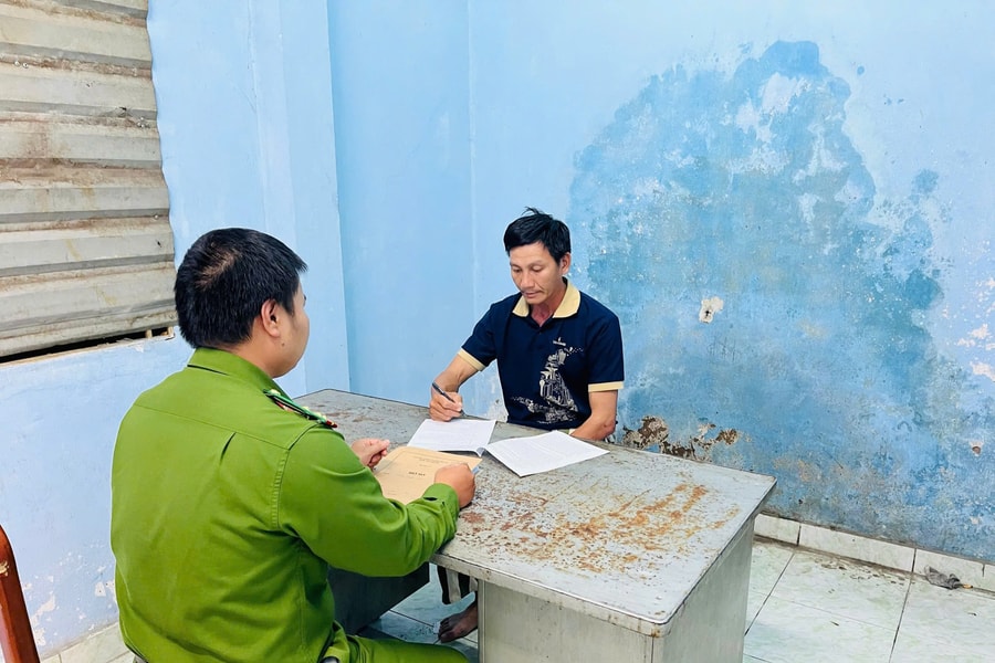 Bắt khẩn cấp người đàn ông say xỉn, tấn công người thi hành công vụ ở TP HCM