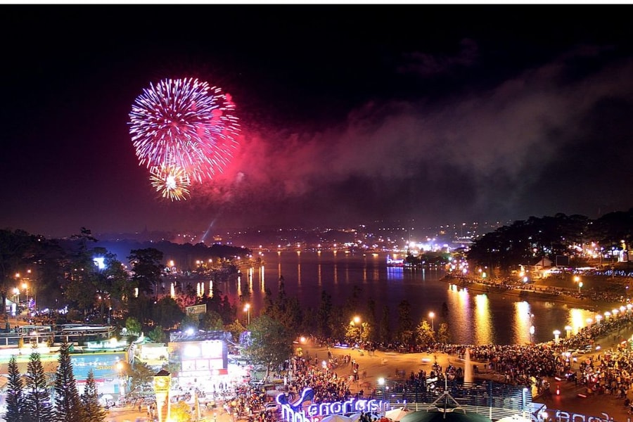 Người dân Đà Lạt xem bắn pháo hoa Tết Ất Tỵ 2025 ở đâu?