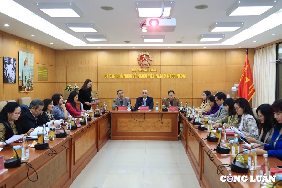 Bảo tồn và phát huy bản sắc văn hoá dân tộc Việt Nam tại nước ngoài