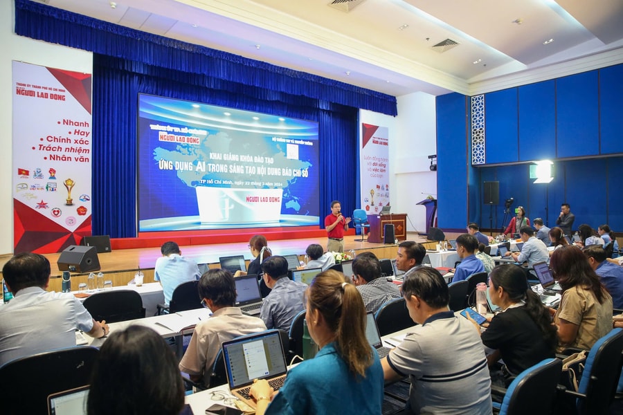 Chuyển đổi số toàn diện -  Đưa AI vào từng khâu làm báo