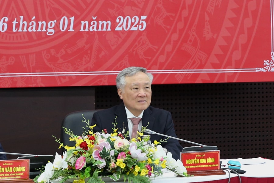 Phó Thủ tướng Thường trực Nguyễn Hòa Bình làm việc với Đà Nẵng về các vấn đề kinh tế-xã hội