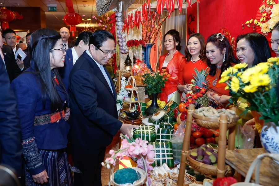 Thủ tướng Phạm Minh Chính chung vui đón Tết sớm với cộng đồng người Việt Nam tại Ba Lan