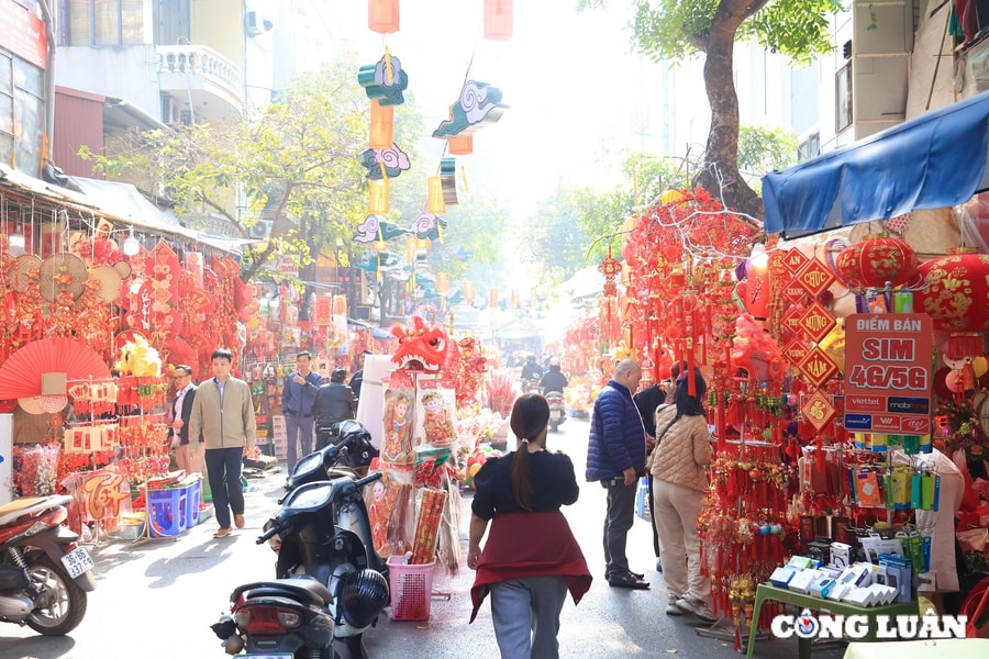 Nhộn nhịp không khí chợ Tết tại phố cổ Hà Nội