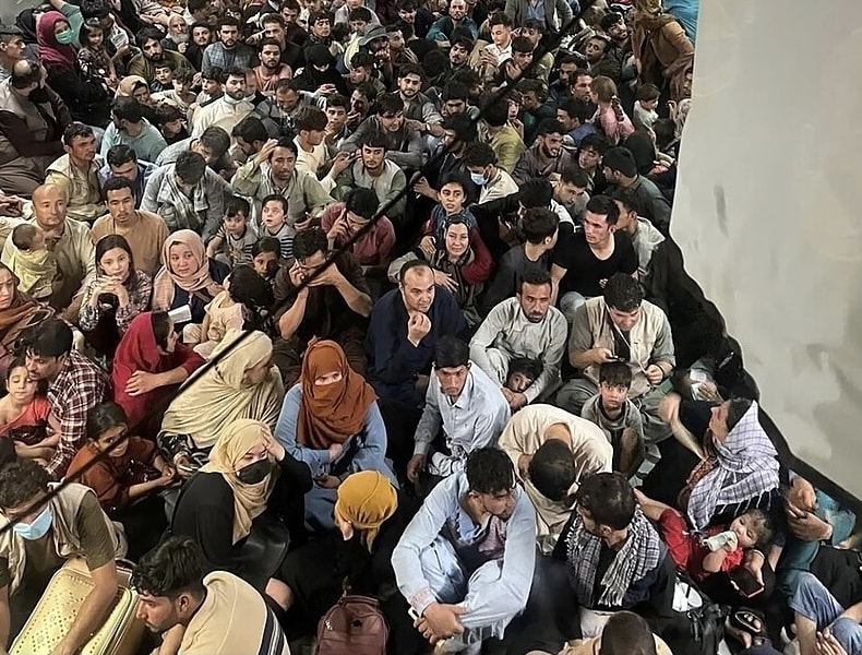 Mỹ trấn áp người nhập cư: Điều thêm quân, hủy chuyến bay và dọa bỏ tù ai can thiệp