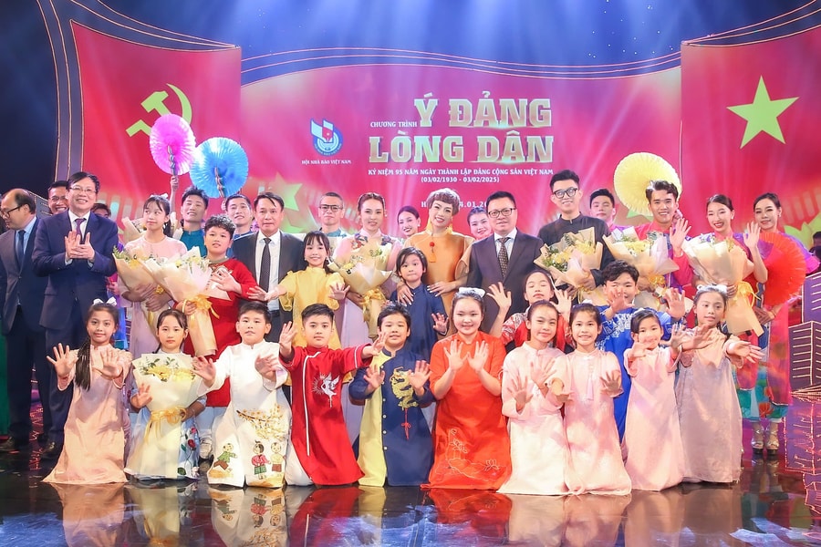 Chương trình "Ý Đảng, Lòng Dân": Truyền tải thông điệp mạnh mẽ về sự đồng lòng, đoàn kết của toàn Đảng, toàn dân