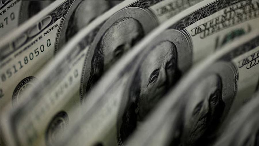 Đồng đô la Mỹ giảm giá khi Tổng thống Donald Trump 'dịu giọng' về thuế Trung Quốc