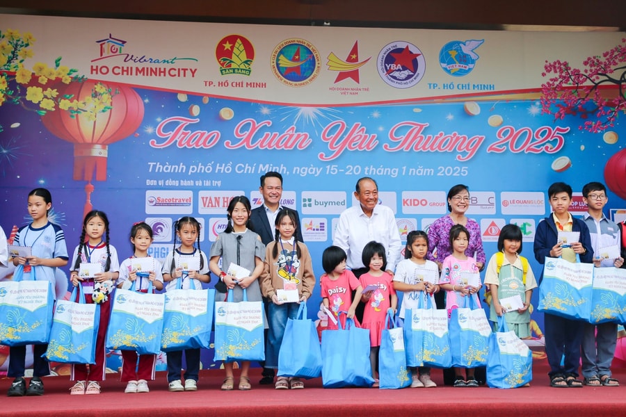 Mang xuân yêu thương đến với hơn 3.000 trẻ em có hoàn cảnh khó khăn