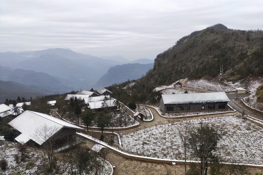 Lào Cai: Mưa tuyết vùng cao Y Tý tạo ra phong cảnh như châu Âu