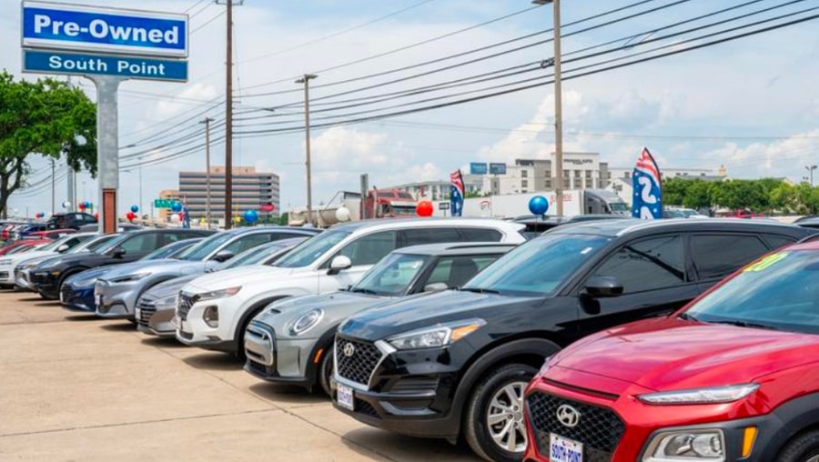 Thuế quan của Tổng thống Donald Trump có thể đẩy giá xe tại các đại lý tăng 'phi mã'